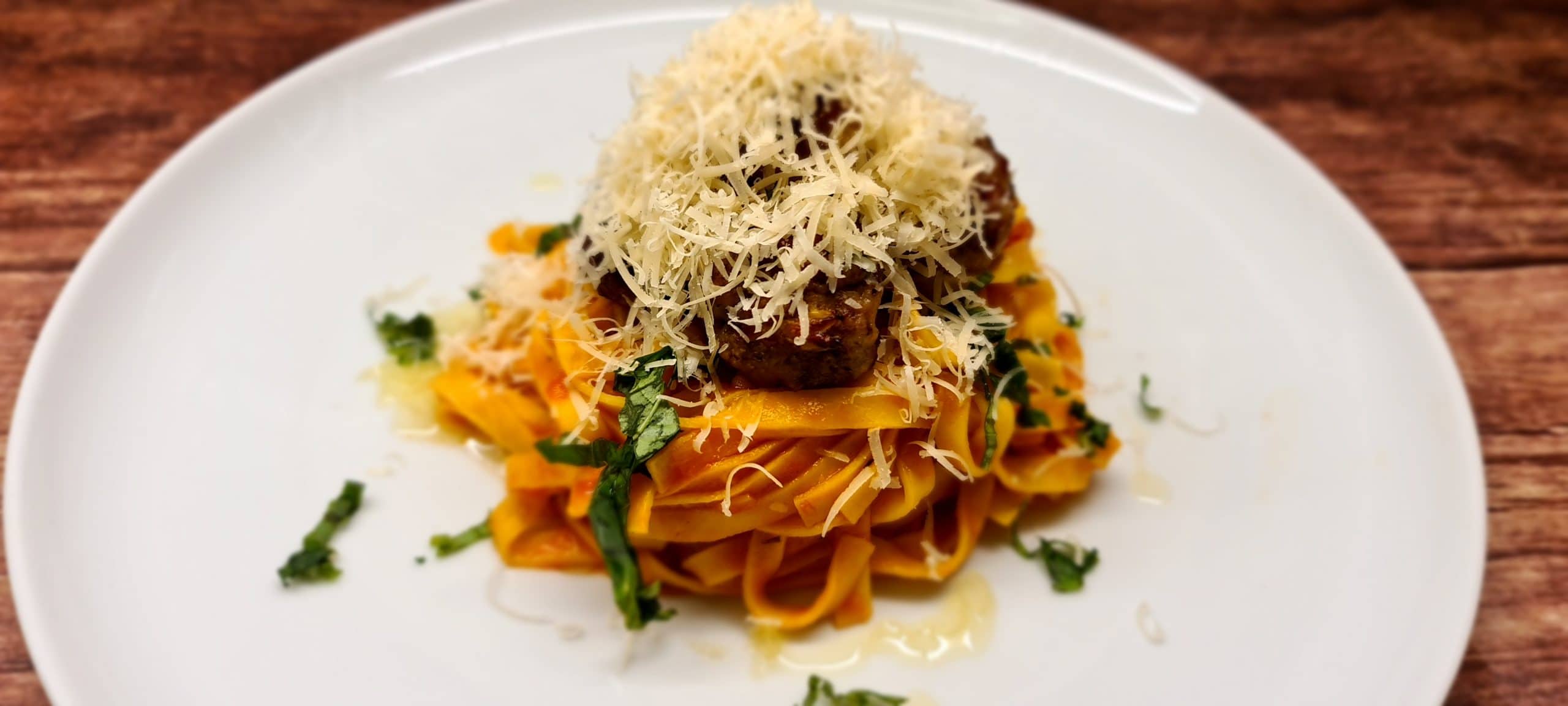 You are currently viewing Italian Meatballs with Tagliatelle and Tomato and Basil Sauce