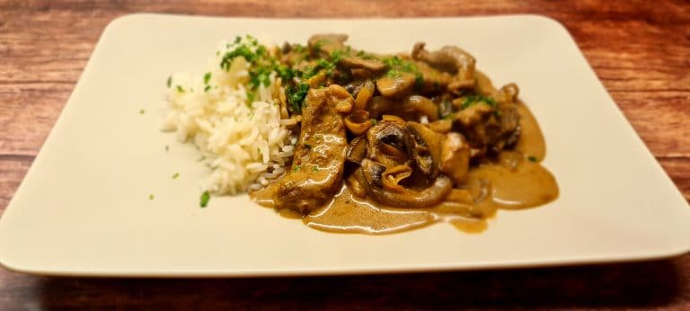 Read more about the article Healthy Beef Stroganoff