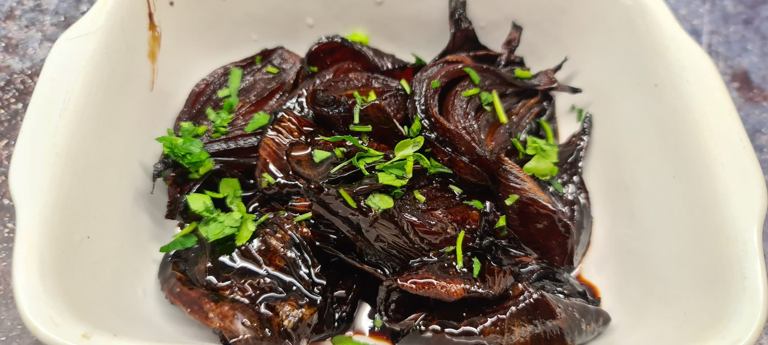 You are currently viewing Balsamic Glazed Red Onions