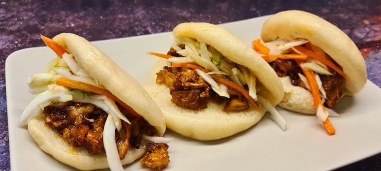 Read more about the article Steamed Bao Buns with BBQ Pork and Pickle