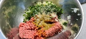 Mix the lamb, onions and seasonings