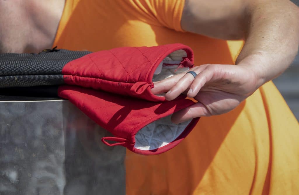 Heat proof BBQ gloves